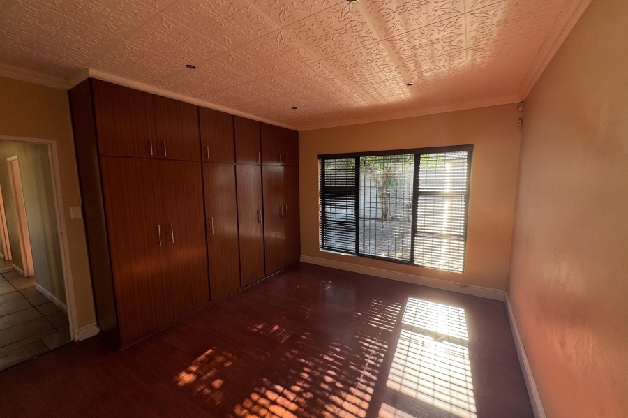 To Let 4 Bedroom Property for Rent in Goodwood Estate Western Cape